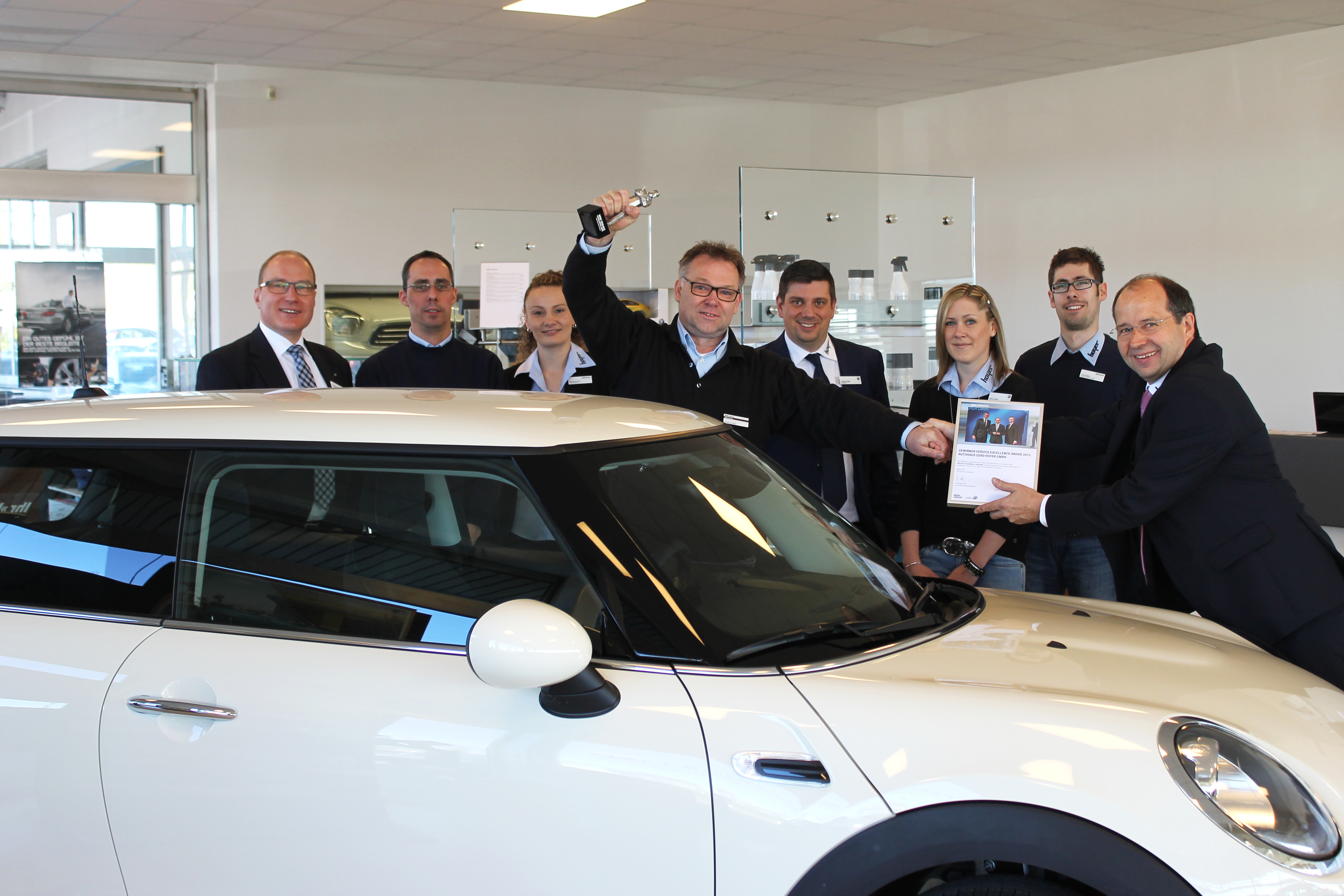 Autohaus Gerd Hoyer erhält Auszeichnung für hervorragende Kundenorientierung
