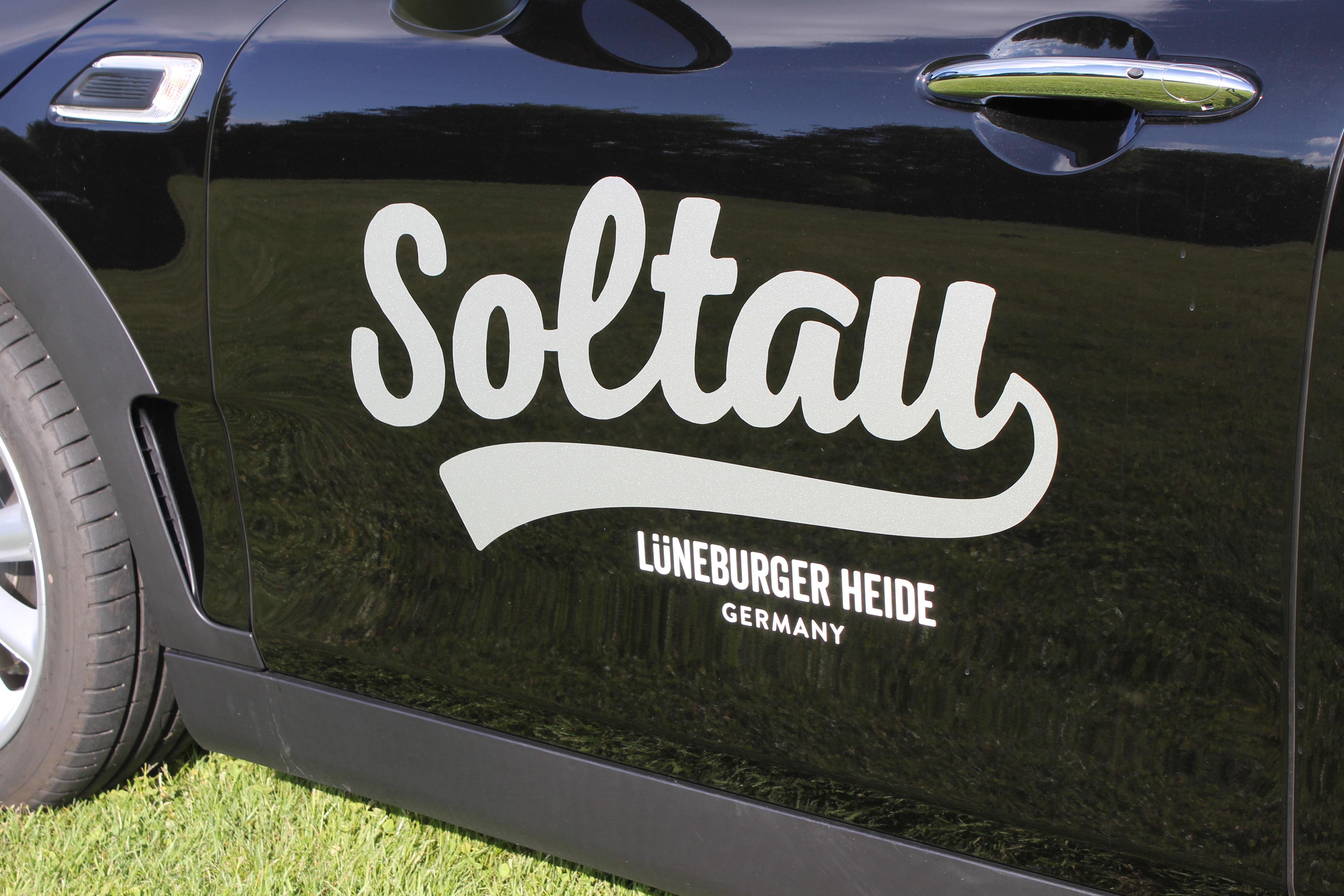 Intersport Lange Soltau wirbt mit MINI Clubman für eigene Soltau-Kollektion.