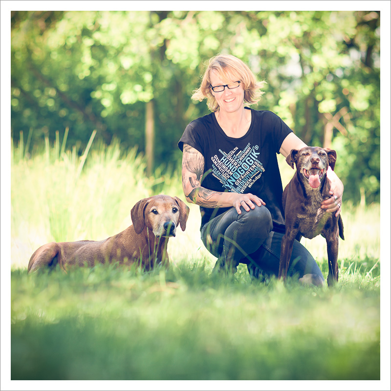 Autorin Karin Jansen referierte vor rund 150 Besuchern zum Thema Hunde.