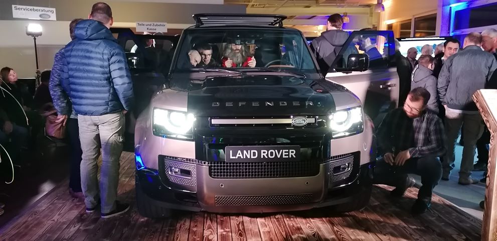 Sneak Preview Party des neuen Land Rover Defender mit rund 200 Gästen.