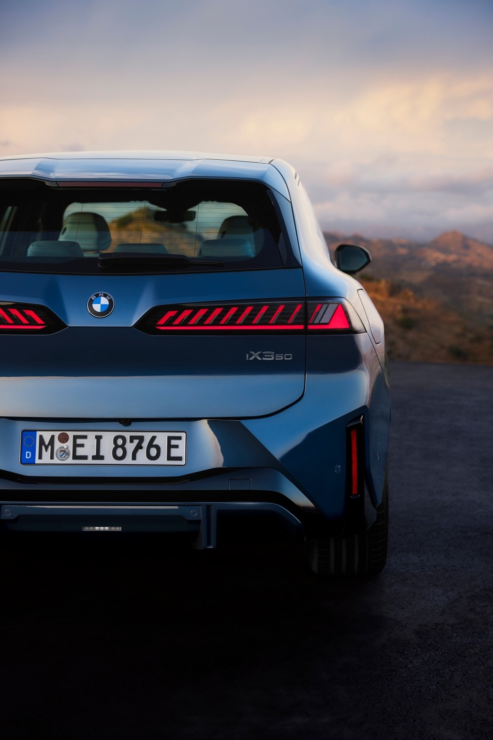 P90615651_lowRes_the-new-bmw-ix3-50-x